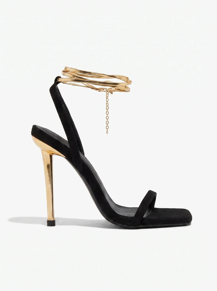 GRACE | STILETTO CON CADENA DORADA AL TOBILLO